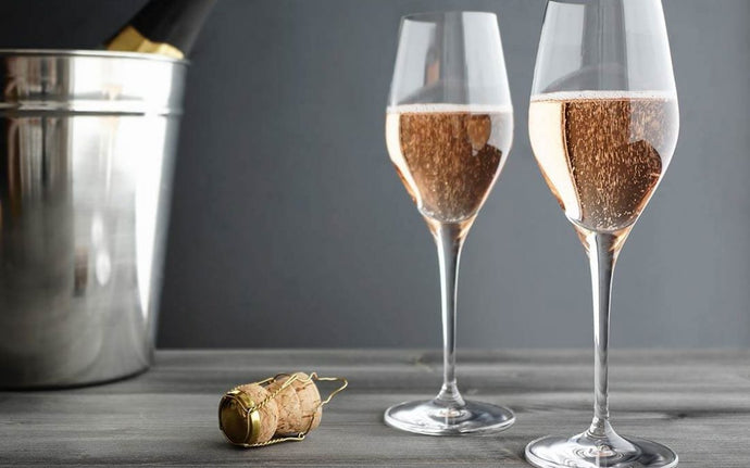 Getting to Know Sparkling Wine: From Champagne to Cava